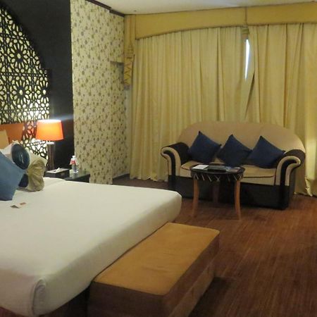 The Park Hotel Formerly Dubai Phòng bức ảnh